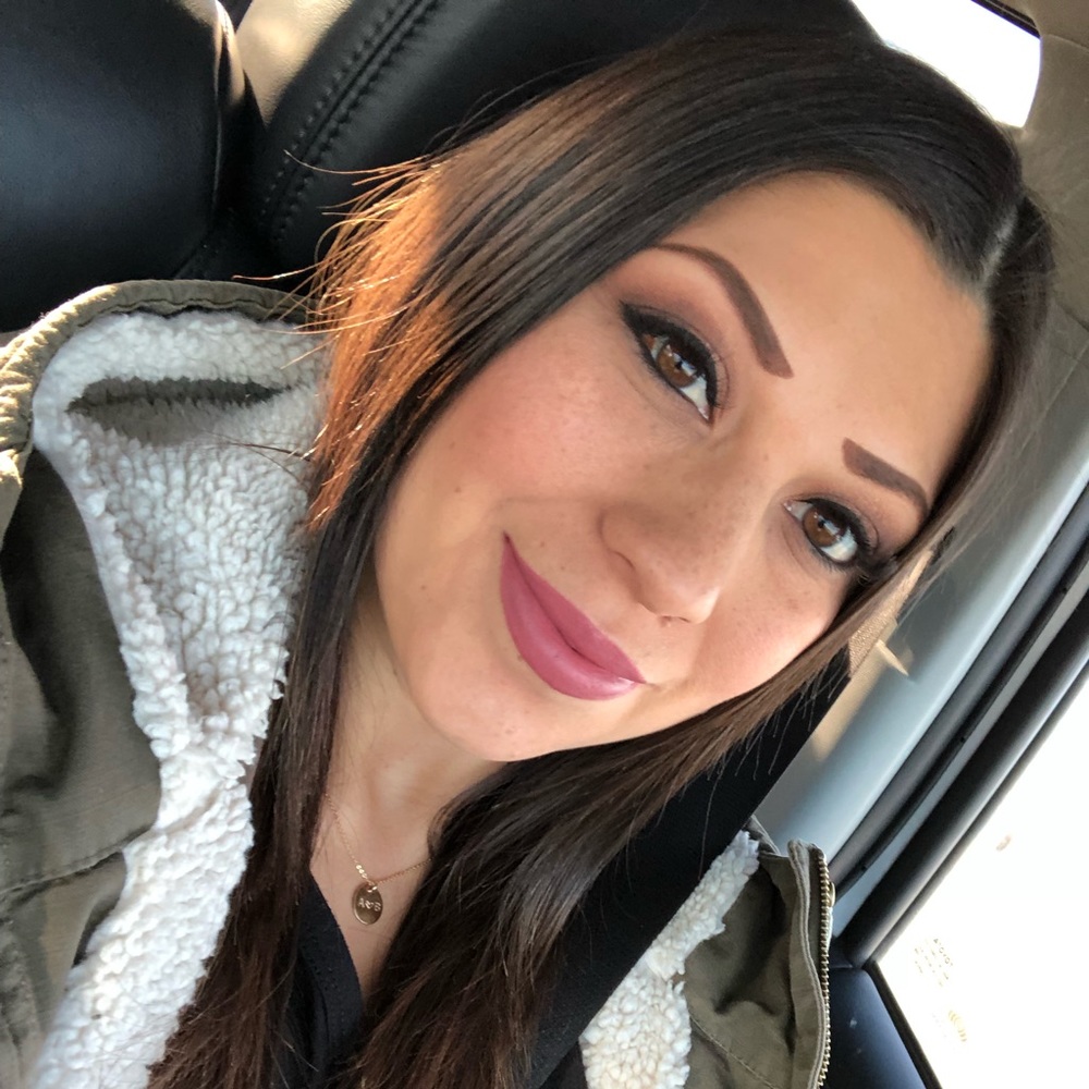 Meet your Posher, Alicia